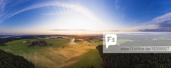 Sonnenaufgang bei Dietramszell  Tölzer Land  Luftbild  Oberbayern  Bayern  Deutschland  Europa