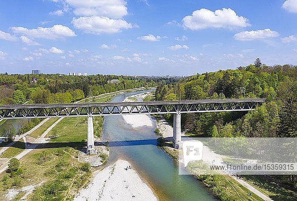 Großhesseloher Brücke über die Isar  zwischen München und Pullach im Isartal  Drohnenaufnahme  Oberbayern  Bayern  Deutschland  Europa