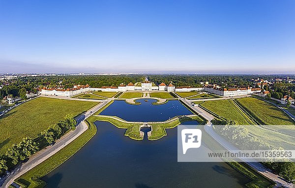 Schloss Nymphenburg mit Schlosspark  Blick von Osten  Luftbild  München  Oberbayern  Bayern  Deutschland  Europa