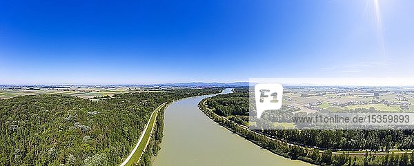 Isar bei Neutiefenweg  hinter Plattling und Bayerischer Wald  Drohnenaufnahme  Niederbayern  Bayern  Deutschland  Europa