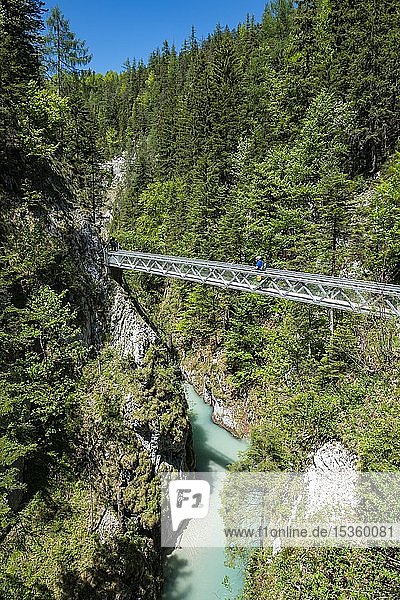 Brücke über die Leutaschklamm  bei Mittenwald  Bayern  Deutschland  Europa