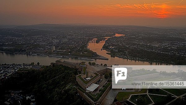 Festung Ehrenbreitstein und Deutsches Eck am Zusammenfluss von Rhein und Mosel  Altstadt  Drohnenaufnahme  Koblenz  Rheinland-Pfalz  Deutschland  Europa