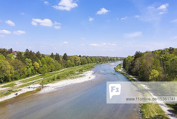 Renaturierter Fluss  Isar zwischen den Stadtteilen Thalkirchen und Harlaching  München  Drohnenaufnahme  Oberbayern  Bayern  Deutschland  Europa