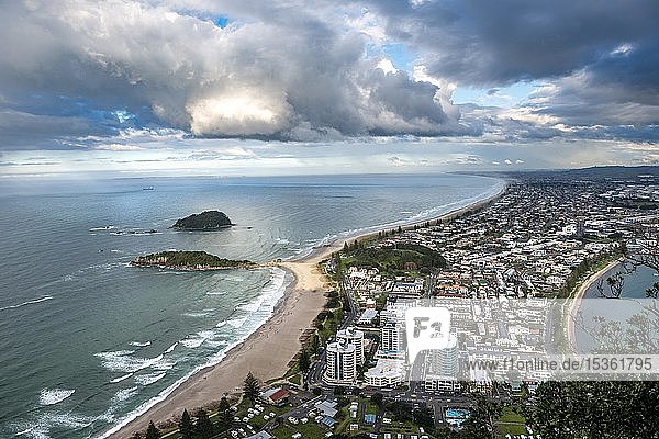 Panoramic view of Mount Manganui district and Tauranga harbour  view from Mount Maunganui  Bay of Plenty  North Island  New Zealand  Oceania