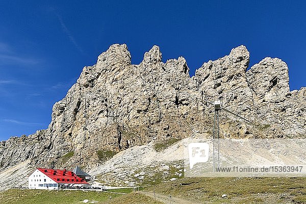 Berghütte Tierser-Alpl-Hütte unterhalb der Rosszähne Naturpark Schlern-Rosengarten Dolomiten Südtirol Italien Europa