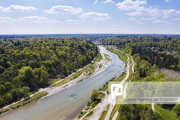 Renaturierter Fluss  Isar mit Großhesseloher Brücke  Drohnenaufnahme  München-Thalkirchen  München  Oberbayern  Bayern  Deutschland  Europa