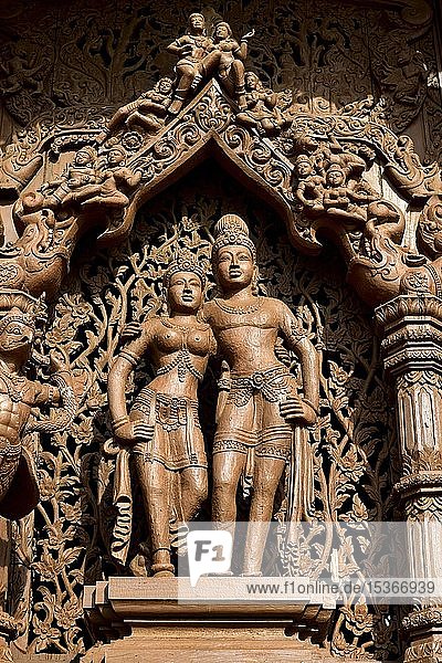 Holzschnitzereien im Tempel  Tempel des Heiligtums der Wahrheit  Pattaya  Thailand  Asien