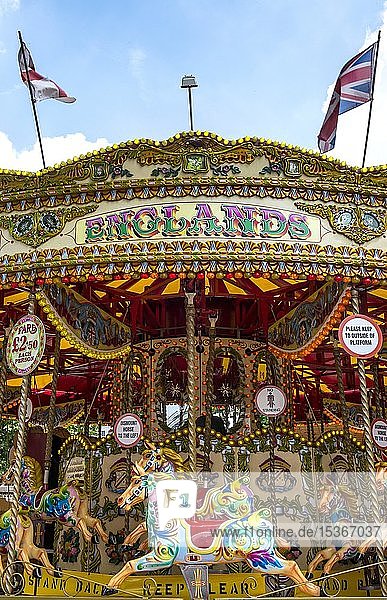 Karussell mit Aufschrift England London England Großbritannien Europa