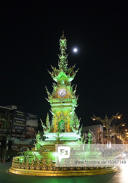 Uhrenturm grün beleuchtet  Wiang Muang  Chiang Rai  Nordthailand  Thailand  Asien