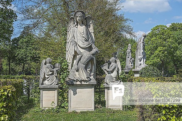 Unbekanntes Grab mit Engelstatuen Westfriedhof München Oberbayern Bayern Deutschland Europa