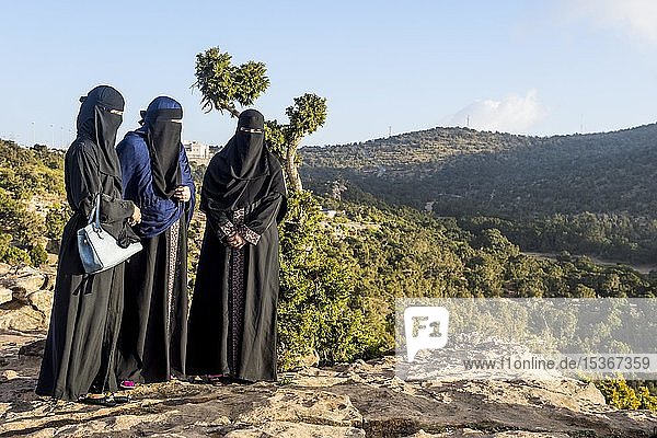 Veiled women on Mount Souda  Abha  Saudi Arabia  Asia