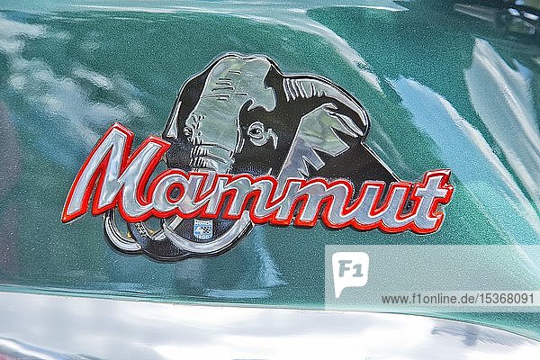 Das Logo auf dem Motorradtank der Münch 4 Mammut TTS-E  Berlin  Deutschland  Europa