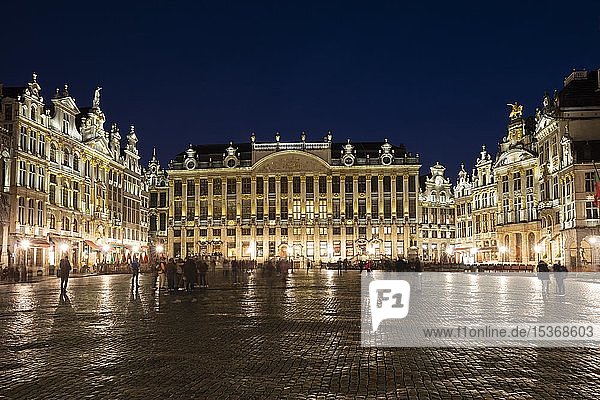 Haus der Herzöge von Brabant  Zunfthäuser  Grand Place  Grote Markt  Abenddämmerung  Brüssel  Belgien  Europa