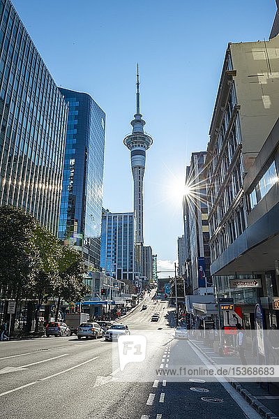 Breite Straße Sky Tower Central Business District Auckland Nordinsel Neuseeland Ozeanien