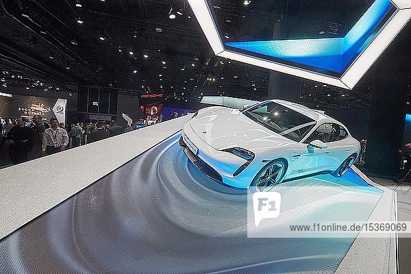 Porsche präsentiert auf der IAA den Elektro-Sportwagen Taycan Frankfurt Deutschland Europa