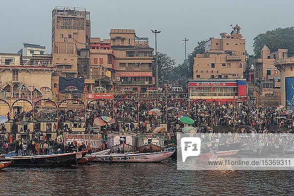 Crowd of people at Dashashwamedh Ghat  Varanasi  Uttar Pradesh  India  Asia