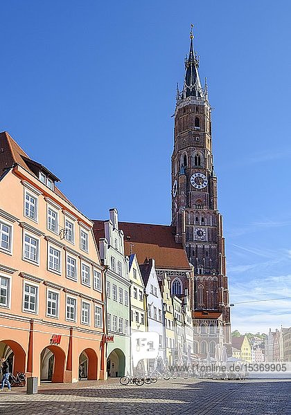 Altstadt mit St. Martinskirche  Landshut  Niederbayern  Bayern  Deutschland  Europa
