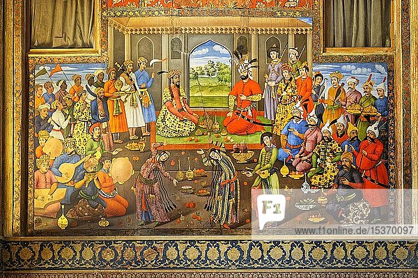 Fresco  Shah Tahmasb Safavid I receiving the King of India Homayun in 1550  Chehel Sotoun  Esfahan  Iran  Asia