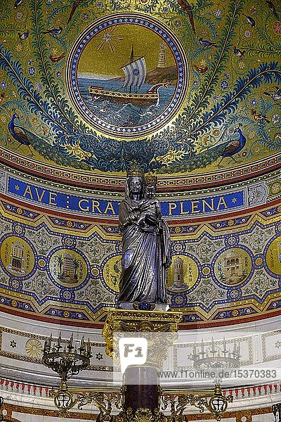 Silberne Statue der Jungfrau Maria  Mutter Gottes mit dem Kind  Basilika Notre-Dame de la Garde oder La Bonne Mere  Marseille  Provence-Alpes-Côte d'Azur  Frankreich  Europa