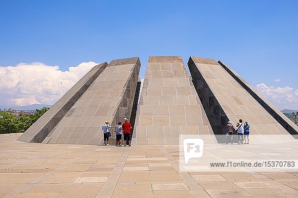 Genozid-Denkmal Zizernakaberd  Eriwan  Armenien  Asien
