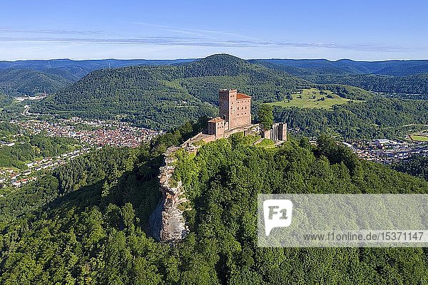 Luftaufnahme der Reichsburg Trifels bei Annweiler am Trifels Südliche Weinstraße Rheinland-Pfalz Deutschland Europa