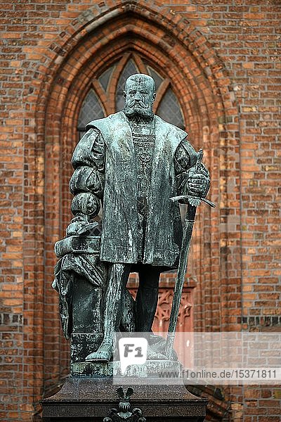 Denkmal für Kurfürst Joachim  Spandau  Berlin  Deutschland  Europa