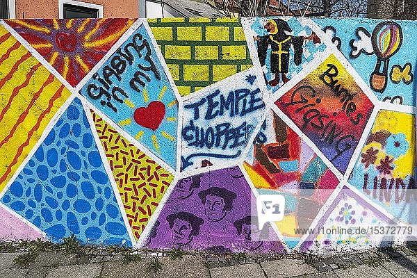 Wand mit Graffiti in Obergiesing  München  Oberbayern  Bayern  Deutschland  Europa