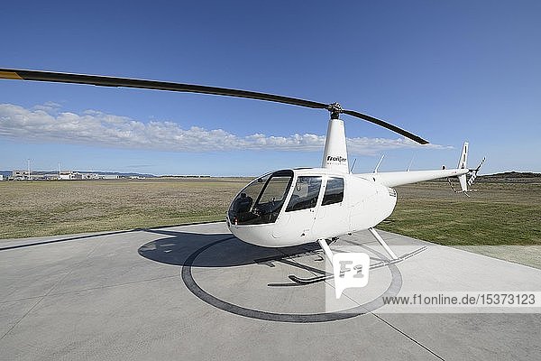 Helikopter Robinson R44 auf Flugplatz Whakatane Bay of Plenty Nordinsel Neuseeland Ozeanien