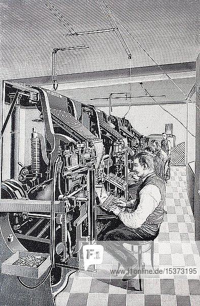 Linotype Simplex-Maschine  1895  eine von der Mergenthaler Linotype Company verkaufte Liniengießmaschine für den Druck  1879  historischer Holzschnitt  Deutschland  Europa