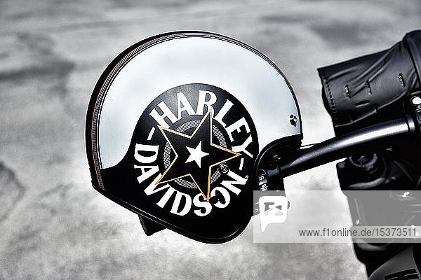 Schutzhelm mit der Aufschrift Harley Davidson  Berlin  Deutschland  Europa