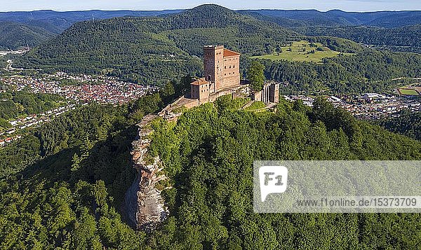 Luftaufnahme der Reichsburg Trifels bei Annweiler am Trifels Südliche Weinstraße Rheinland-Pfalz Deutschland Europa