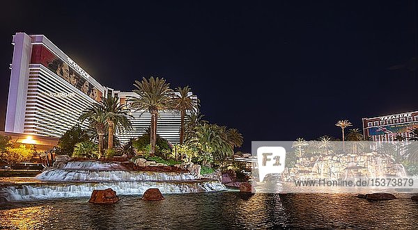 Brunnen des Hotel The Mirage Nachtaufnahme Las Vegas Nevada USA Nordamerika