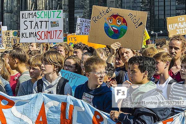 Demonstration von Schülern und Jugendlichen  Fridays For Future  24. Mai 2019  Köln  Nordrhein-Westfalen  Deutschland  Europa