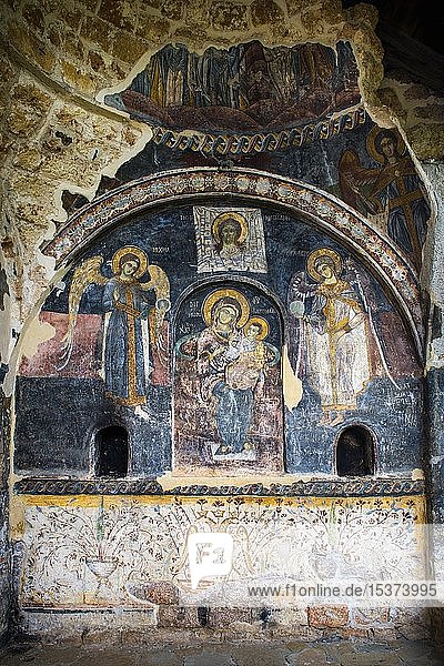 Fresken mit Spuren von Vandalismus  Porträt der Jungfrau Maria  Kirche Shën Mërisë  Voskopoja  Albanien  Europa