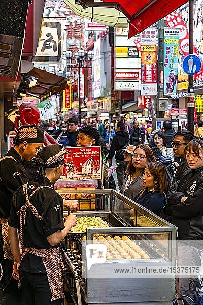 Cookshop  crowd crowded in pedestrian zone with many advertising signs for restaurants and shopping centers  D?tonbori  Osaka  Japan  Asia