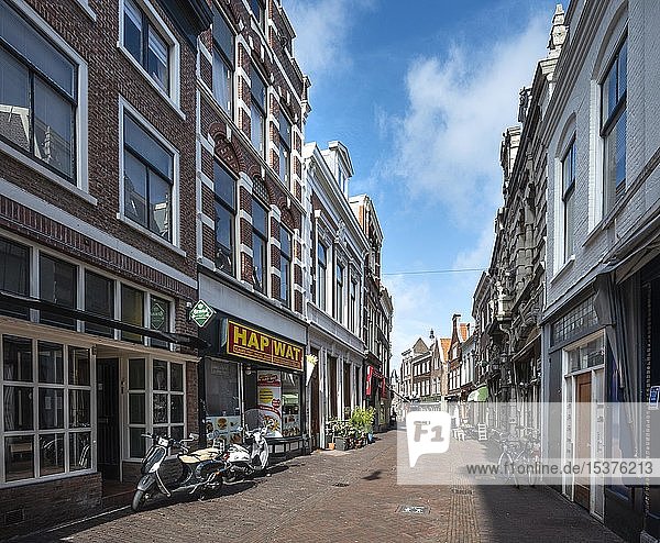 Starße in der Altstadt  Lange Veerstraat  Haarlem  Nordholland  Holland  Niederlande
