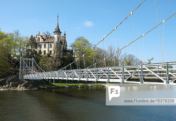 Hängebrücke über die Mulde  Hotel Gattersburg  Grimma  Sachsen  Deutschland  Europa