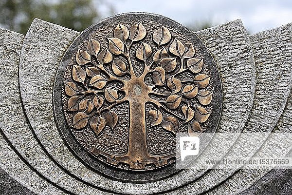 Baum des Lebens  Motiv auf einem Grabstein