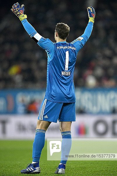 Torwart Manuel Neuer FC Bayern München WWK Arena Augsburg Bayern Deutschland Europa