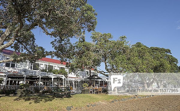 Strand von Russel mit dem Duke of Marlborough Hotel, Far North District, Northland, Nordinsel, Neuseeland, Ozeanien