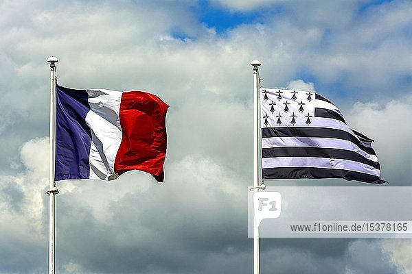 Bretonische und französische Flaggen  Frankreich  Europa