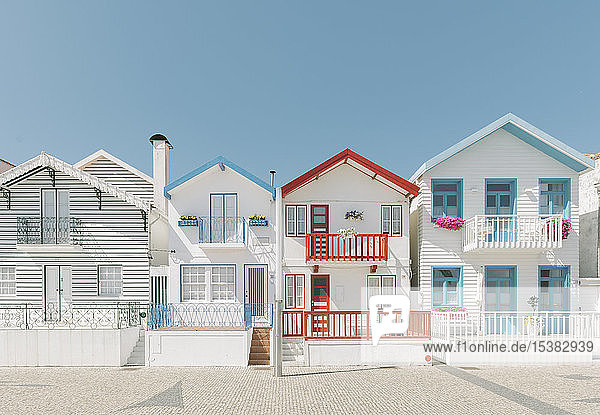 Ansicht der Häuser in einer Reihe  Costa Nova  Portugal