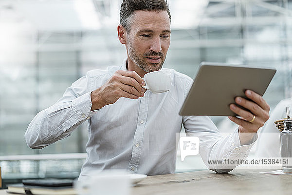 Businessman using tablet in a cafe