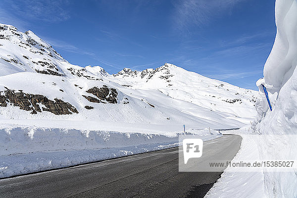Österreich  Tirol  Kaunertal  Gletscherstraße im Winter