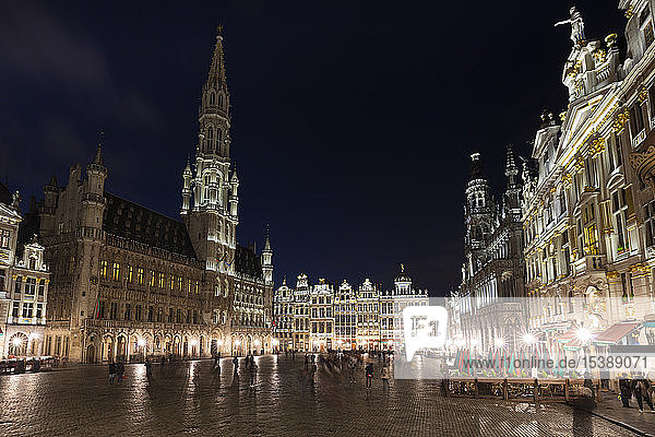 Belgium  Brussels  Grand Place  Townhall and guildhalls at night