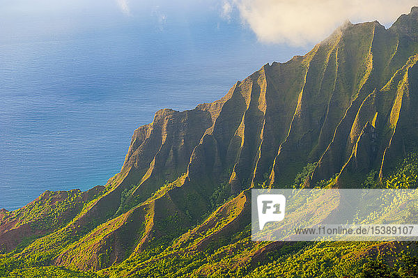 USA Hawaii Kalalau Aussichtspunkt über der Küste Napalis vom Kokee State Park aus