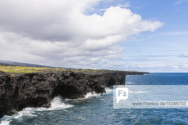 USA  Hawaii  Big Island  Volcanoes National Park  Pacific Ocean  lava coast