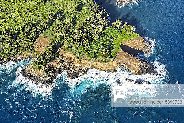 USA  Hawaii  Big Island  Pacific Ocean  Pololu Valley Lookout  Neue Bay  Akoakoa Point  Aerial View