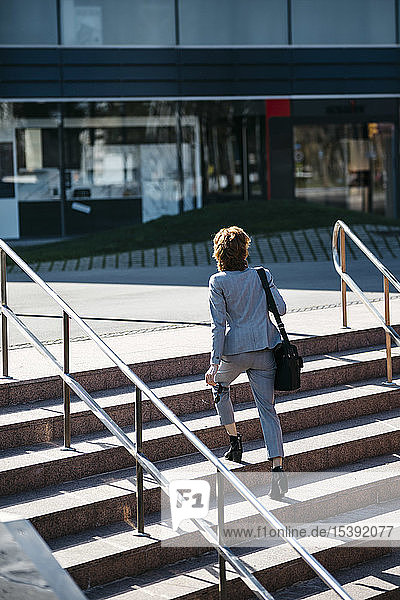 Young businesswoman commuting in the city