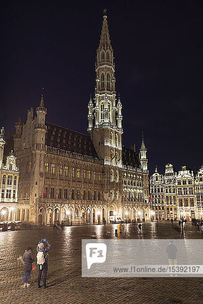 Belgien  Brüssel  Grand Place  Rathaus bei Nacht